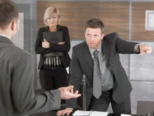 Autorităţile vor face concedieri în companiile de stat cu pierderi